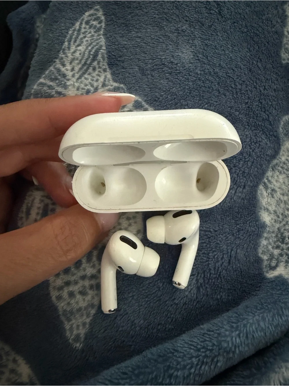Apple AirPods Pro (White) with Charging Case